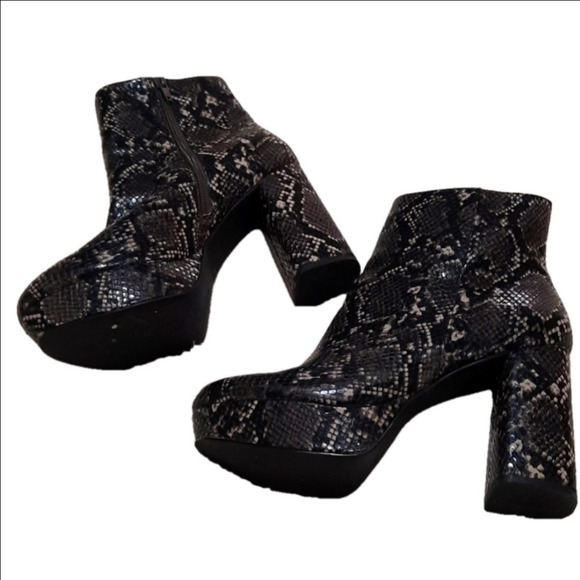 Steve Madden Boots - Picture 1 of 8